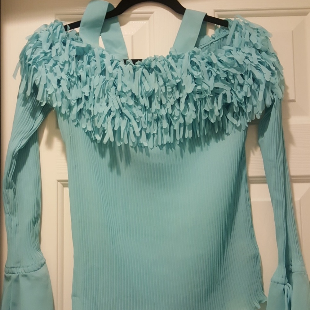 Like new off the shoulder blouse